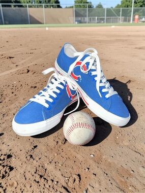 Chicago Cubs Classic Low-Top Blue Canvas Sneakers with Red Accent W7/M5